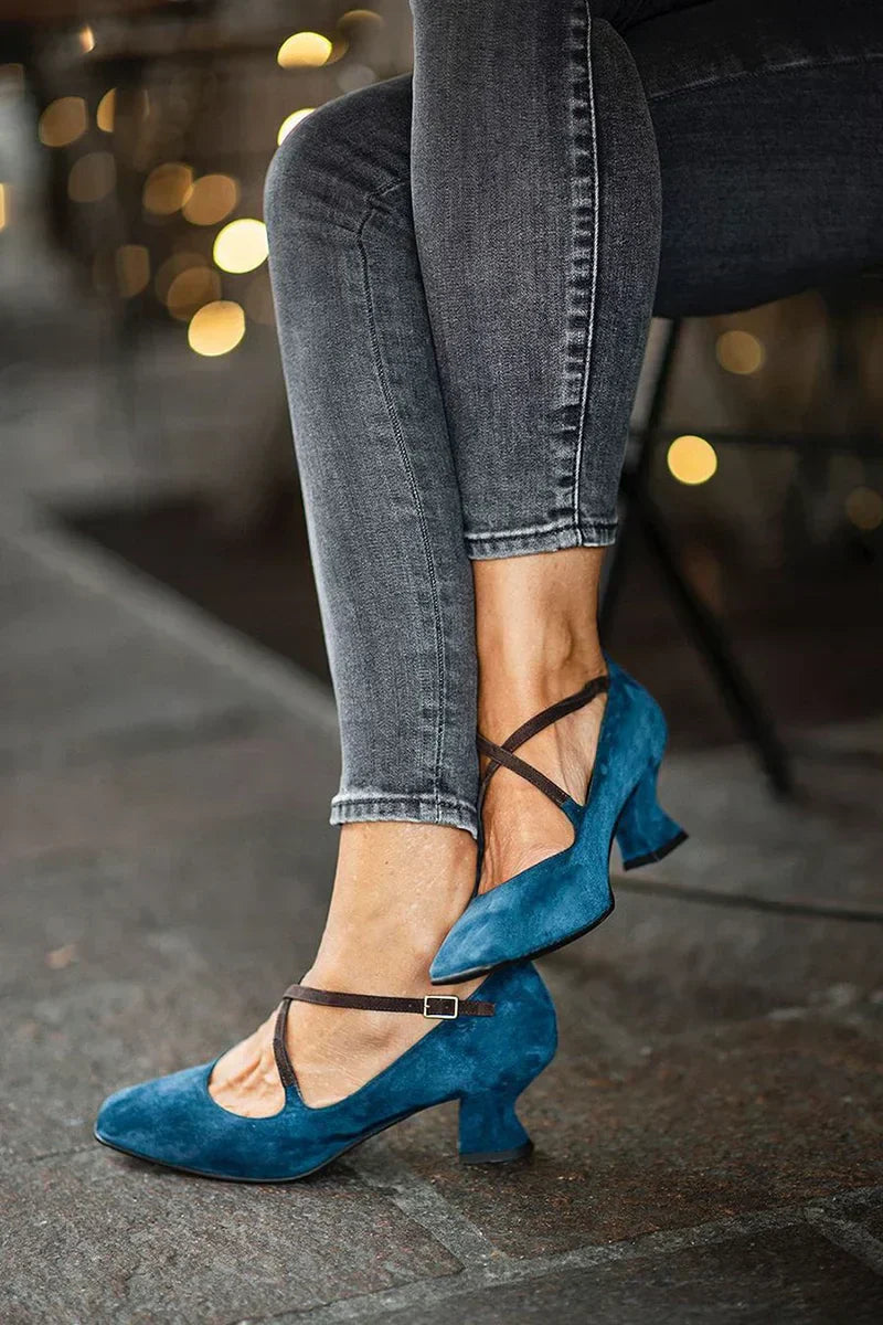 Anna | Elegante suède pumps met bandjes en hak